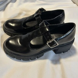 Madden Girl Black Lugged Heel Platform T-strap Mary Jane Patent Sandal 5.5 NEW - Picture 1 of 10