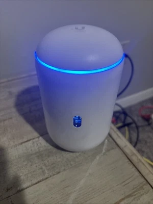 Ubiquiti UniFi маршрутизатор мечты (UDR) — шлюз безопасности WiFi 6 и сетевой контроллер - Изображение 1 из 3
