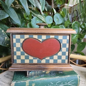 Vintage Wooden Storage Box Heart Checked Gingham Detail Old World Cottage - Picture 1 of 15