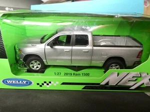 RAM 1500 EN PLATA 2019 LHD de Welly juguete/modelo escala 1:27 TH + 8 puertas antiguas abiertas - Imagen 1 de 5