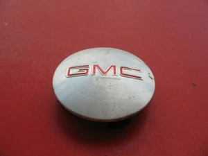 GMC ENVOY ACADIA (1) WHEEL RIM HUB CAP HUBCAP CENTER COVER PLUG USED OEM #2442 - Picture 1 of 4