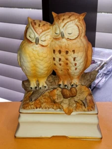 Vintage Towle Fine Porcelain Two Owls Music Box - Plays "True Love" - Picture 1 of 4