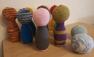 gehäkeltes Kegel - Spiel * 9 Kegel + 2 Bälle * komplett Handmade - Bild 1 von 2