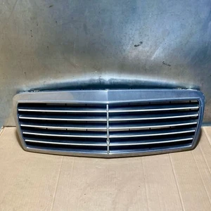 Parrilla radiador delantero cromada mercedes-benz w210 2108880123 - Imagen 1 de 12