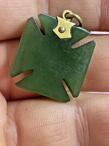 ANTIQUE VICTORIAN 9CT GOLD & JADE MALTESE CROSS PENDANT 3 CM LONG 1880S - Picture 1 of 17