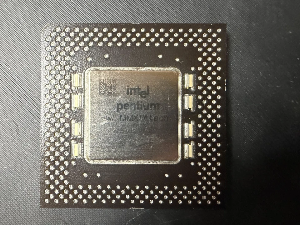 Vintage  Rare Intel Pentium MMX 266 Mhz SL2Z4 1.9V FV80503266 Tested - Image 1 of 4