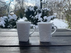 Set 2 Tazze Corelle Coordinates Cherish Porcellana Bianca Goffrata 4,75"Wx4,5"H - Foto 1 di 6