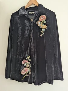 Camicia Paparazzi nera in velluto ricamato floreale con bottoni davanti taglia M - Foto 1 di 12