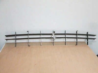 Ferrari 365 GT4 BB - Parachoques delantero/rejilla del radiador ancha con motivo # 50005404 Foto 1 de 4