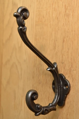 A LOVELY ORNATE VINE ANTIQUE STYLE CAST IRON DOUBLE COAT HOOK COATHOOK HANGER O1 Cover