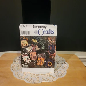 Simplicity 7473 Transferencias Permanentes de Tinta Bolsillos de Fieltro Arreglos Florales Sin Cortar - Imagen 1 de 4