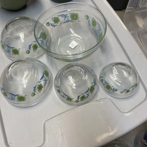 5 ciotole in vetro nidificate vintage resistenti al calore fiori verdi - Foto 1 di 3