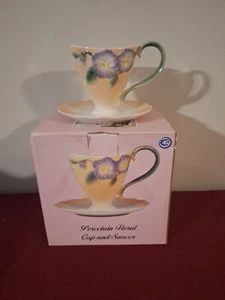 CIB Classic Floral Teetasse und Untertasse Box Set Frühling liegt in der Luft - Bild 1 von 12