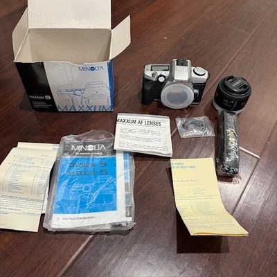 Minolta Dynax Maxxum 5 Date 35mm AF SLR Camera BRAND NEW - 50mm Lens + Film - Image 1 of 4