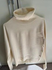 Uniqlo Jumper Womens Medium White Turtleneck Sweater - Picture 1 of 4