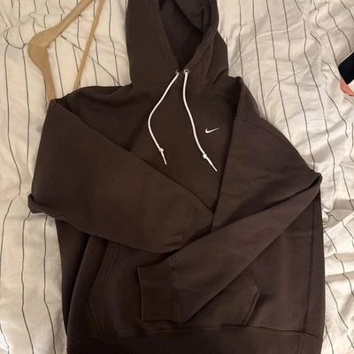 Sudadera con capucha Nike Solo Swoosh marrón grande Foto 1 de 2