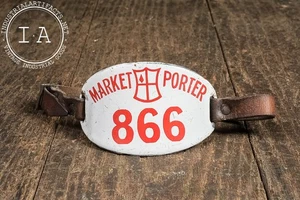 Insignia de portero de mercado vintage con cara de porcelana - Imagen 1 de 6