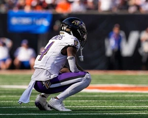 Zay Flowers on Field Crouch Baltimore Ravens 8x10 NFL Football Photo - Picture 1 of 1