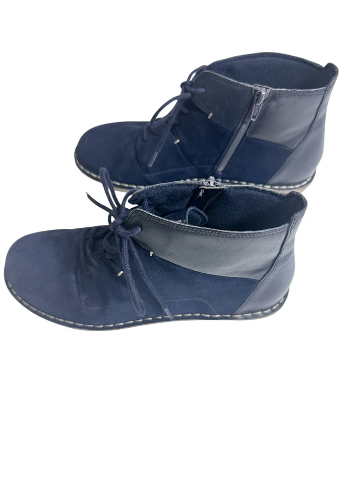 Женские сапоги Clarks модель Desert на лодыжке замшевые синие сбоку на молнии на шнуровке 60902765 размер США 10 М - Изображение 1 из 4