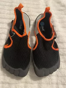 Newts Youth Water Shoes Size 2/3 Black With Orange - Picture 1 of 6