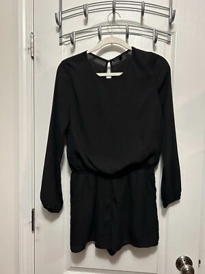 Lucca Couture 女式小号露背长袖连身裤短裤黑色 — 第 1/4 张图片