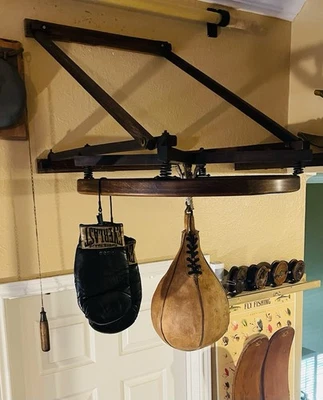Antiguo marco Speedbag vintage “borde de madera” con bolsa de cuero y guantes Everlast Foto 1 de 4
