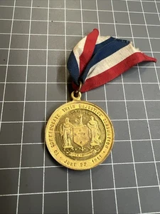 VINTAGE MEDAL MEDALLION 1911 CORONATION KING GEORGE QUEEN MARY WW1 VICTORIA - Picture 1 of 4