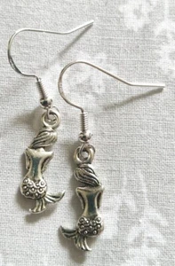 Pretty mermaid tibetan silver charm earrings on stamped 925 silver fish hooks - Picture 1 of 3