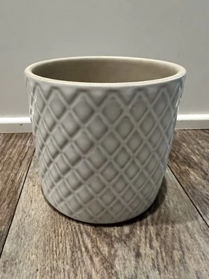 Vaso de Planta IKEA Chiafrön, 004.419.04 Branco, 3-1/2”, Feito em Portugal, Pequeno Chip - Imagem 1 de 4