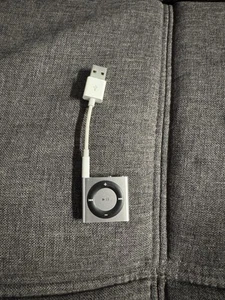 Apple iPod Shuffle 4th Generation Silver 2GB Model A1373 Pre-Owned - Picture 1 of 4