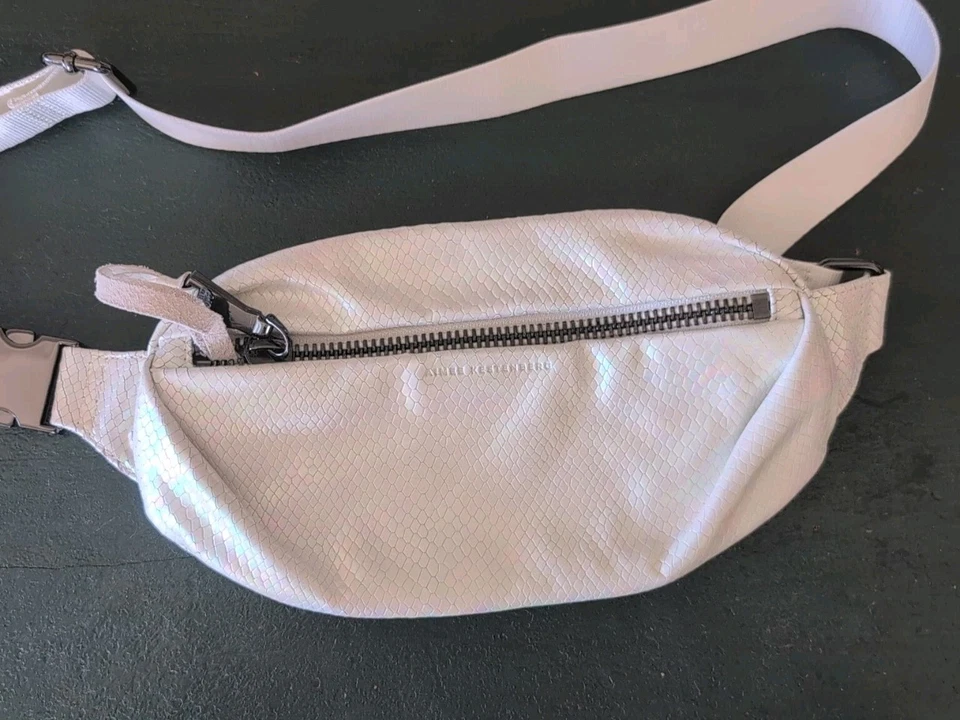 Bolso Bandolera Aimee Kestenberg Cuero Iridiscente Estampado Serpiente Nuevo sin Etiquetas - Precio de venta sugerido por el fabricante $149 Foto 1 de 4