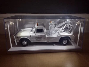 SIGNED Dukes of Hazzard General Lee 1/18 Cooter WHITE LIGHTNING CHASE Tow Truck - Picture 1 of 24