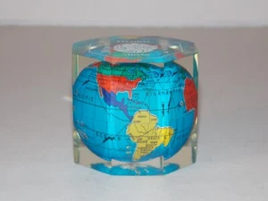 Globo Mondo Terra Vintage in Acrilico Lucite Ottagonale Lavagna Ornamento - Foto 1 di 10