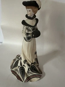 Estatuilla de porcelana fina LENOX Tea At the Ritz escultura coleccionable vintage 1984 - Imagen 1 de 6