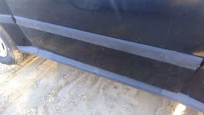 Geo Tracker Driver 1996 moldura delantera izquierda de puerta OEM moldura negra Foto 1 de 4