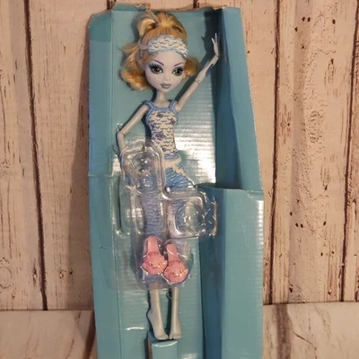 Monster High Lagoona Dead Estación de Hidratación Cansado Muñeca Solo Máscara, Pijamas, Zapatillas Foto 1 de 4
