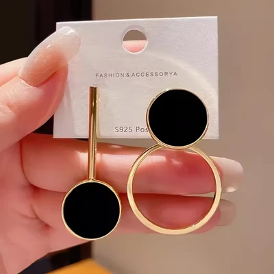 Pendientes de aro estilo boho enchapados en oro de 18 quilates de cobre, diseño geométrico asimétrico Foto 1 de 2