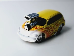 Muscle Machines - 2000 PT Cruiser Yellow With Flames - 1:64 Diecast - No Box - Picture 1 of 8