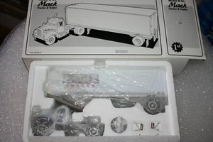 1st Gear 1960 Mack Model B-61 Tractror Trailer Diecast Eagle Snacks - 1:34 Scale - Picture 1 of 3