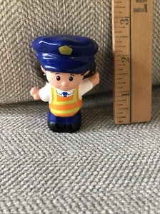 Little People Figuren: Weibliche Crossing Guard, weißes Hemd, blauer Hut, Weste (2013) - Bild 1 von 5