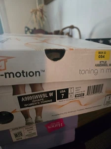 AVIA AVI-MOTION Women's Toning Shoes SIZE 7 WIDE NEW IN BOX - Picture 1 of 11