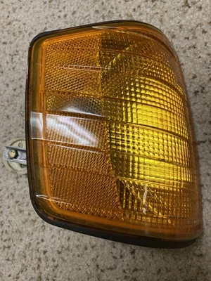 Señal de giro delantero derecho original Mercedes-Benz W201 190E 190D 1982-1993 OEM Foto 1 de 4
