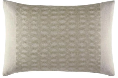 Almohada decorativa de diseñador con costuras en capas de lino Vera Wang ~ 15 x 22 pulgadas Foto 1 de 4