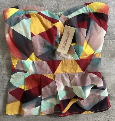 Женская футболка American Rag размер S красная с несколькими геометрическими узорами без бретелек с тюльпановым подолом - Изображение 1 из 4