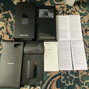 Samsung Galaxy Z Flip 5 graphite boite d'origine AVEC MANUELS ET BROCHE SIM 256 Go BON  - Photo 1 sur 4