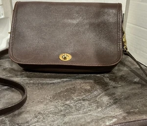 Bandolera/bolso de mano de hombro de cuero marrón vintage COACH para mujer con certificado de autenticidad - Imagen 1 de 22