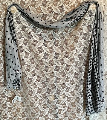 Nuevo con etiquetas Vera Bradley **GRIS PINGÜINOS JUGUETONES** Bufanda Larga Suave con Flecos Nueva Foto 1 de 4