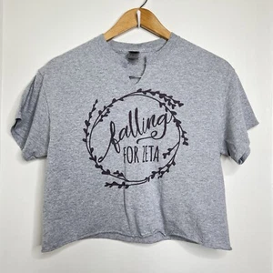 Falling for Zeta bauchfreies Top Größe Medium grau gekerbter Ausschnitt roher Saum Schwesternschaft - Bild 1 von 6