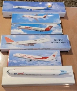 Konvolut 6 kommerzielle Airline Modellbausätze Airbus 320 757 310 Boeing Delta Flugzeug  - Bild 1 von 4
