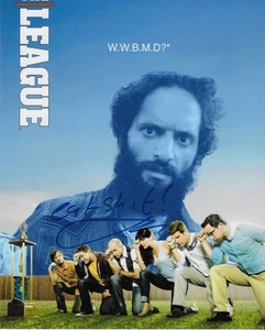 JASON MANTZOUKAS "THE LEAGUE" RAFI SIGNIERT W.W.B.M.D. 8X10 BILD *COA 2 - Bild 1 von 1
